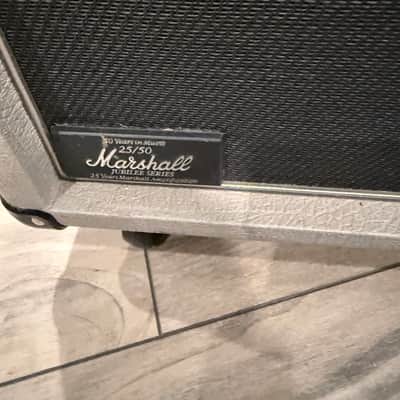 Immagine Marshall Silver Jubilee 2556A 150-Watt 2x12" Angled Guitar Speaker Cabinet 1987 - 2