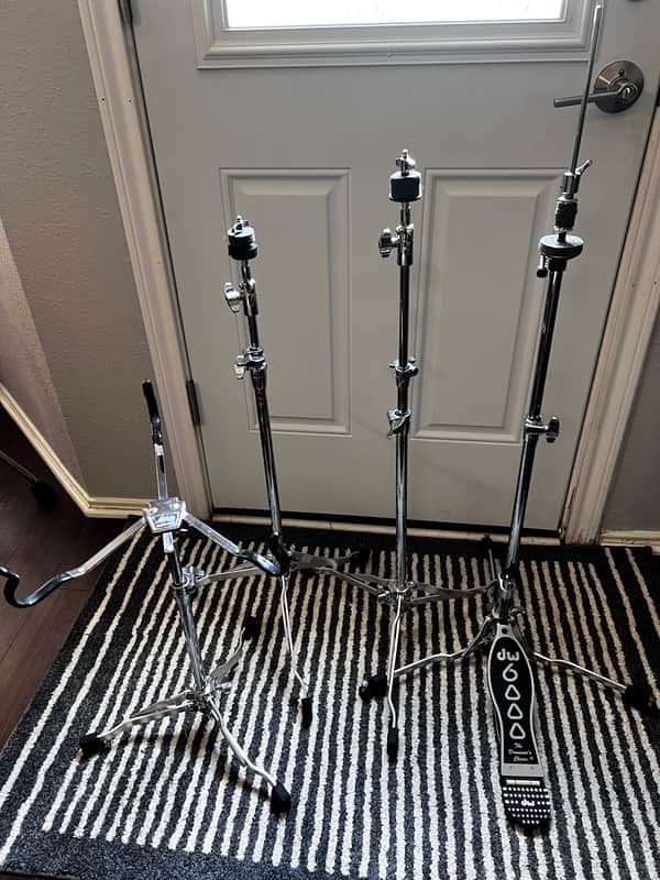 DW 6000 light weight drum & cymbal stands pack with case image 1