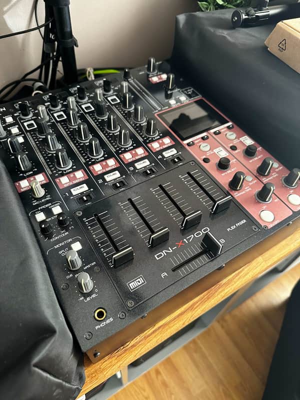 Denon DN-X1700 Mixer / DVS,  Midi / Multi-Effects / Discrete Phono Preamps & DeckSaver image 1