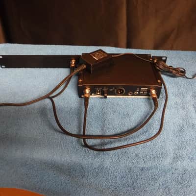 Shure SLX4 Wireless Receiver. J3 Frequency Band. 1U rack mount. image 2