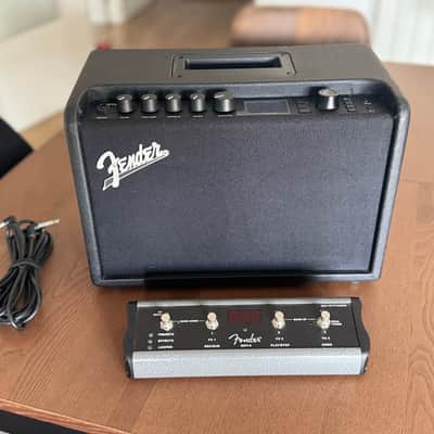 Fender Mustang GT 40 40-Watt 2x6.5" Modeling Guitar Combo 2017 - 2018 - Black image 2