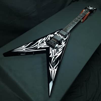 B.C. Rich KKV Kerry King Signature Speed V 2008 Made in Korea Onyx with White Tribal Graphic Neck Thru Kahler EMG 81 85 Slayer guitar image 2