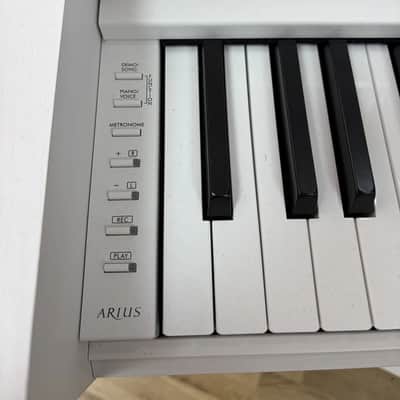 Yamaha YDPS35 Digital Piano, Stool & Headphones - White, Second Hand image 2