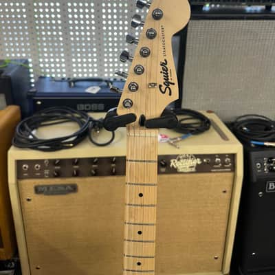 Squier Bullet Stratocaster HSS with Tremolo and Laurel Fretboard 2019 - 2020 - Brown Sunburst image 7