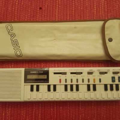Casio VL-1 VL-Tone 29-Key Synthesizer Keyboard 1979 - 1984 - White