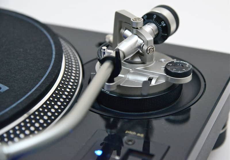 2 RARE TECHNICS SL-1200 MK5G In Excellent Condition w/ Original