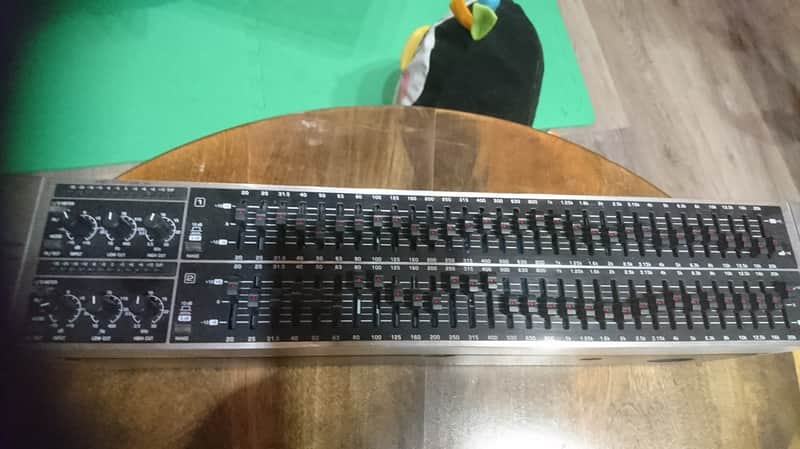 Behringer Ultra-Graph Pro GEQ3102 2-Channel 31-Band Graphic