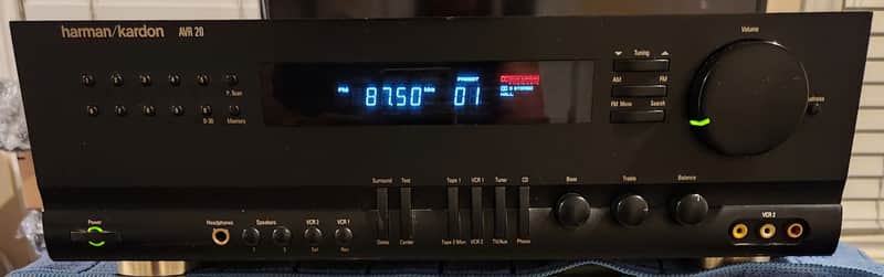 Harman Kardon Harman Kardon AVR 20 is a vintage 5.1-channel audio/video receiver 90s  - Black image 1