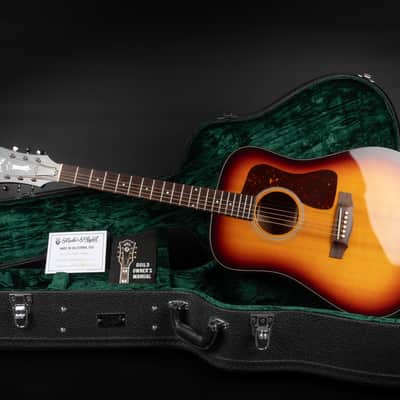 2021 Guild USA D-40 Traditional - Antique Burst Nitro | USA All Solid Dreadnought Acoustic Guitar Adirondack Red Spruce Bracing African Mahogany Back & Sides | CoA OHSC image 2