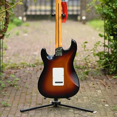 Fender American Ultra Luxe Vintage '50s Stratocaster - 3-Color Sunburst image 15