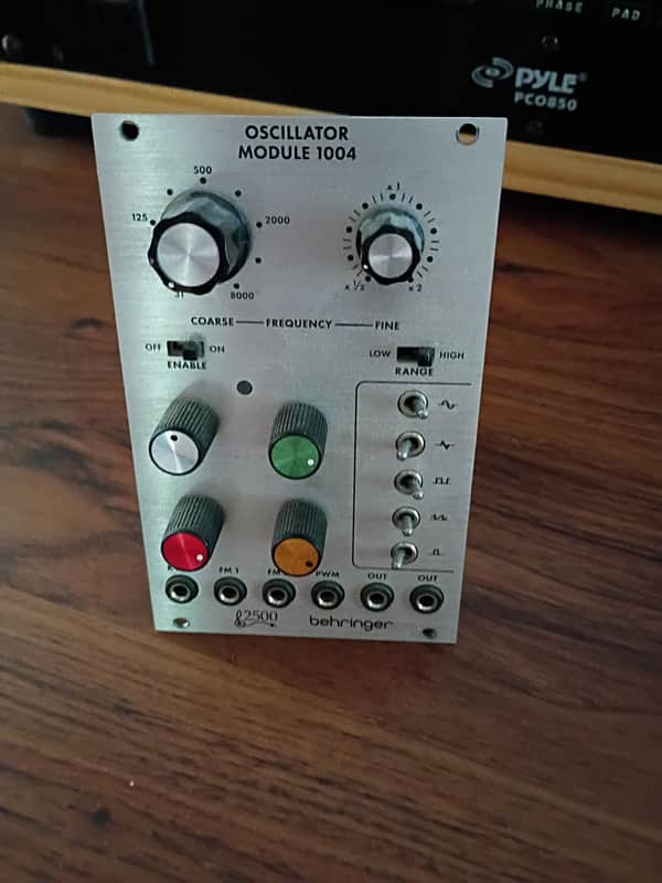 Behringer 1004 Oscillator Eurorack Module