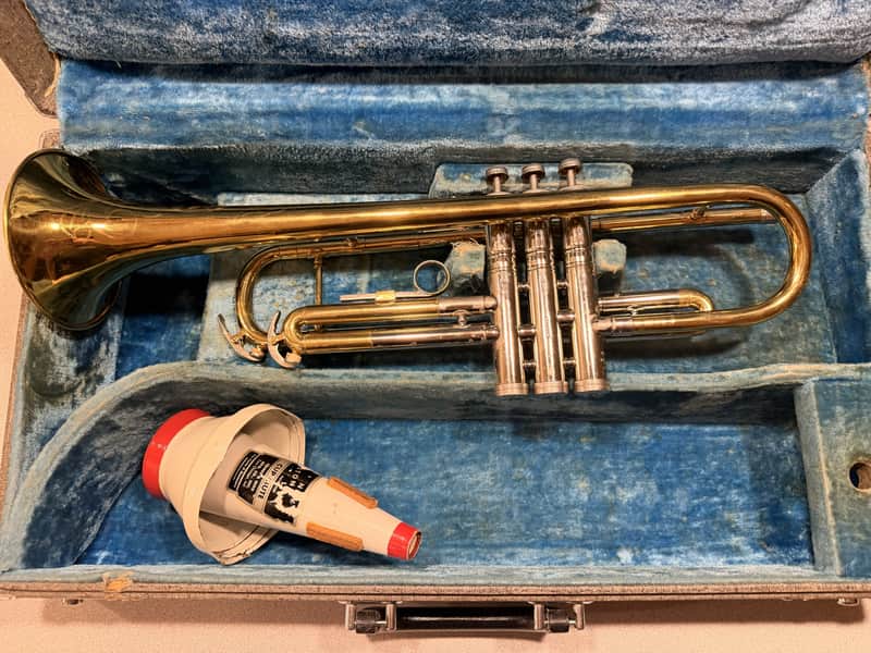 Conn 22B Victor 1960 - Brass Lacquered image 1