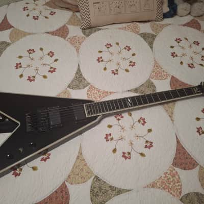 B.C. Rich MK3-JV-BKWB Junior V MkIII 2010s - Black with White Bevels image 1