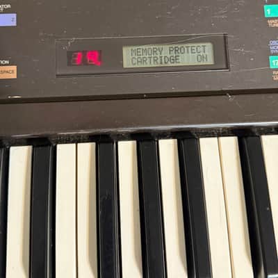 Yamaha DX7 digital fm synthesizer image 2