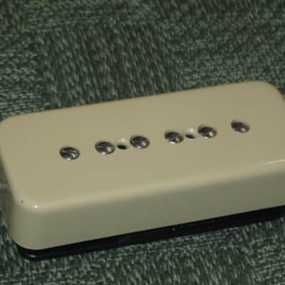 mostly very clean 1990s Gibson P-100 Soapbar pickup with Creme Cover (but can sell with black cover instead) NO mounting screws 6.3k - ideal for NECK position (2 conductor, solder connect) a P100 is a stacked humbucker that's hum-cancelling image 10
