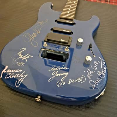 NO DOUBT signed Charvette by Charvel ,Gwen Stefani, Young etc image 7
