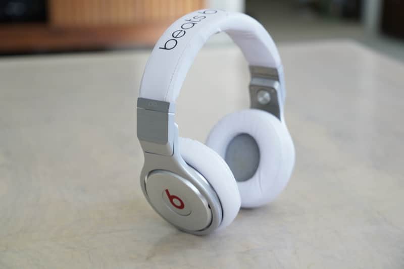 Beats Pro Wired Over-Ear Headphone - White image 1