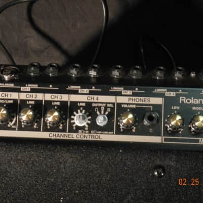 Roland KC-550 W/ Flight case image 9