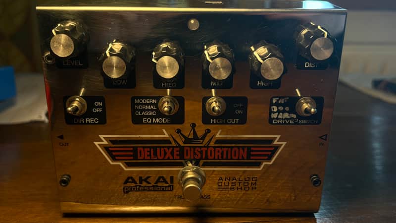 Akai Deluxe Distortion image 1