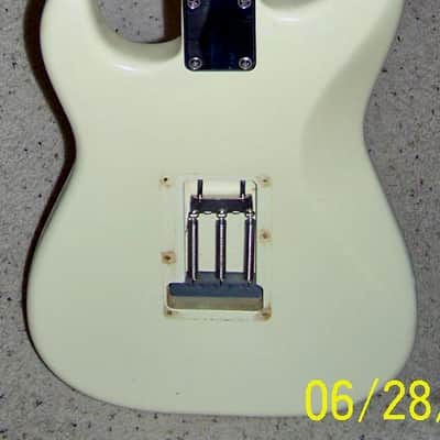 1986 Squier Stratocaster Olympic White E6 Serial image 6