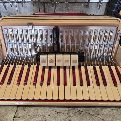 Immagine Scandalli 17" keyboard 3/4 reed auto bellows closure - 9