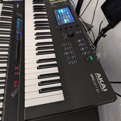 Akai MPC Key 61 Standalone Workstation Synthesizer 2022 - Present - Black image 8