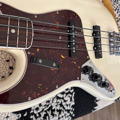 Fender Left-hand American vintage 66’ Jazz Bass 03/2023 - Olympic white image 3