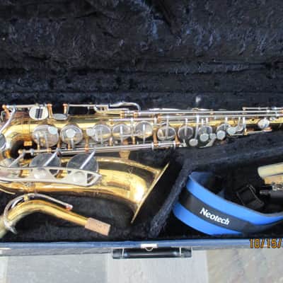 Vito brand Alto saxophone with case and mouthpiece. Made in Japan image 1