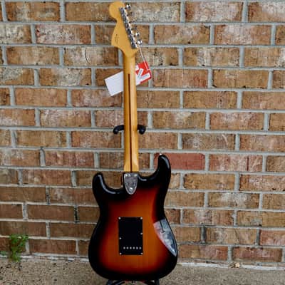 Fender Vintera II '70s Stratocaster Maple Fingerboard 3-Color Sunburst image 6