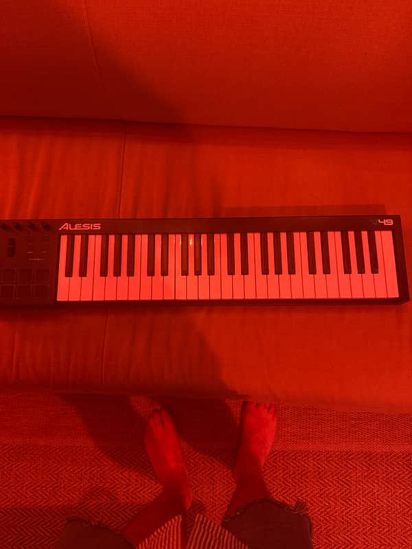 Alesis V49 49-Key USB MIDI Controller with Beat Pads 2017 - 2022 - Black image 1