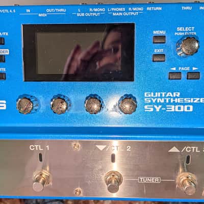 Boss SY-300 Guitar Synthesizer Mediados 2.024 - El típico de Boss en este pedal.