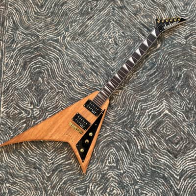 Jackson JS32 Rhoads - Black with White Bevels w/ Floyd Rose Guitar