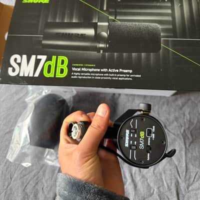 Shure SM7dB Cardioid Dynamic Microphone with Built-In Preamp 2023 - Present - Black image 1