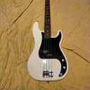Fender Standard Precision Bass with Rosewood Fretboard 2009 - 2016 - Arctic White