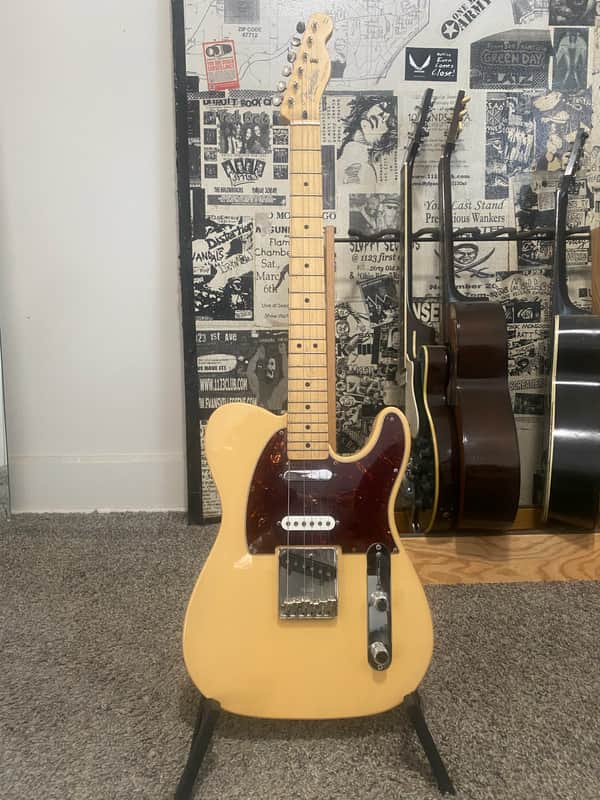 2011 MIM Fender Deluxe Nashville Telecaster with Maple Fretboard - Honey Blonde