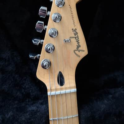 Fender Player Stratocaster with Maple Fretboard 2018 - 2024 - Polar White image 3