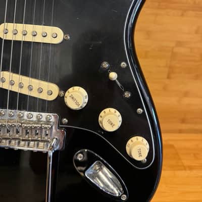 Fender FSR Special Edition Standard Stratocaster with Maple Fretboard 2018 - Black image 12