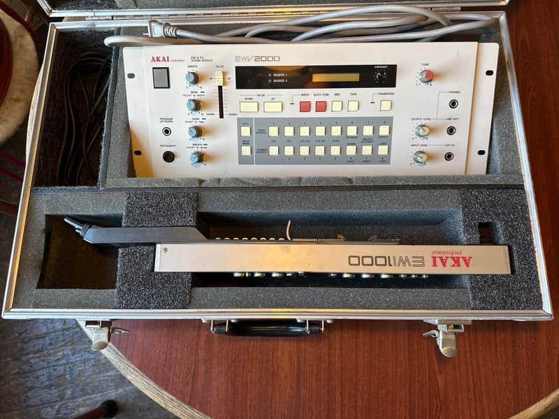 1986 Akai EWI 1000 with 2000 Synth Module W/ FLIGHT CASE Grey and White image 1