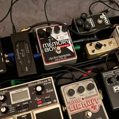 Electro-Harmonix Memory Boy Analog Delay / Chorus / Vibrato 2009 - Present - Black / White / Red image 2