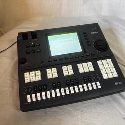 Yamaha QY700 Music Sequencer High-End Sequencer Workstation New internal battery