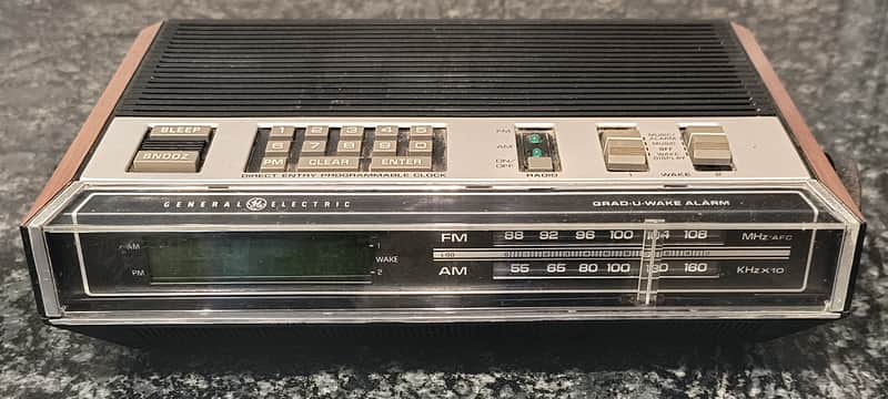 Vintage General Electric 7-4800A Grad U Wake Digital Clock Radio - 1980s image 1