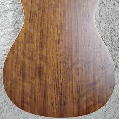 Luna High Tide Spruce Top Acoustic Bass Ukulele Satin Sunburst Finish - B stock image 4