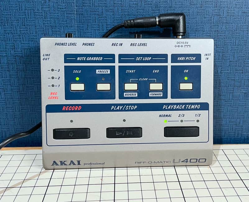 Akai U400