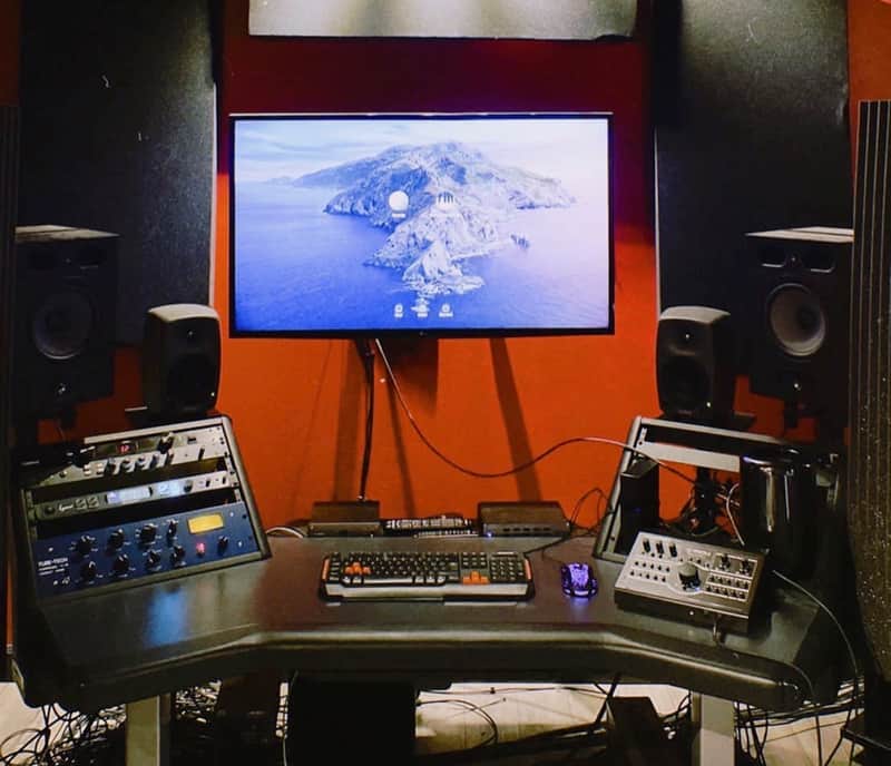 Studio Desk + Two 12U Racks + Headphones Bild 1