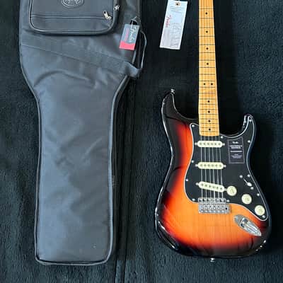 Fender Vintera II '70s Stratocaster with Maple Fretboard 3-Color Sunburst #MX23039418 7lbs 2.9oz image 3