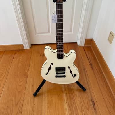 Fender Tom DeLonge Starcaster Olympic White