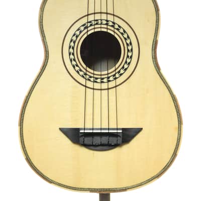 H. Jimenez LV2 El Quetzal Vihuela