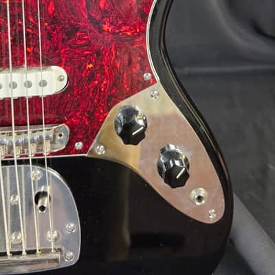 Squier Bass VI 2025 - Black image 4