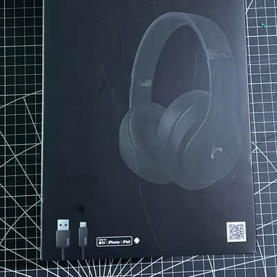 Apple  Beats Studio3 - 2022 - Matte Black w/box image 12