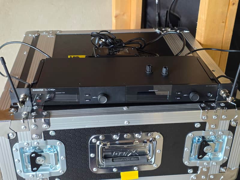 Shure Slxd4qdan+ wireless receiver image 1